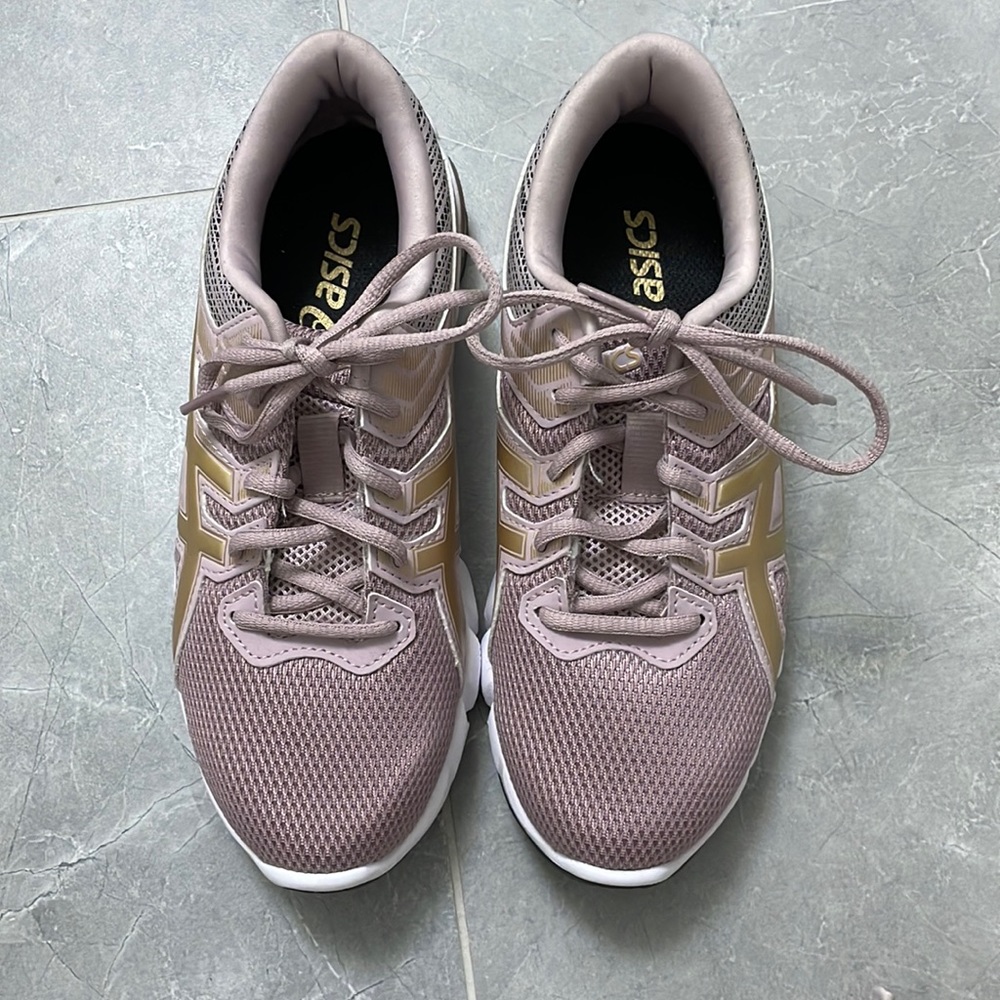 As new ASICS  girls shoes size 4